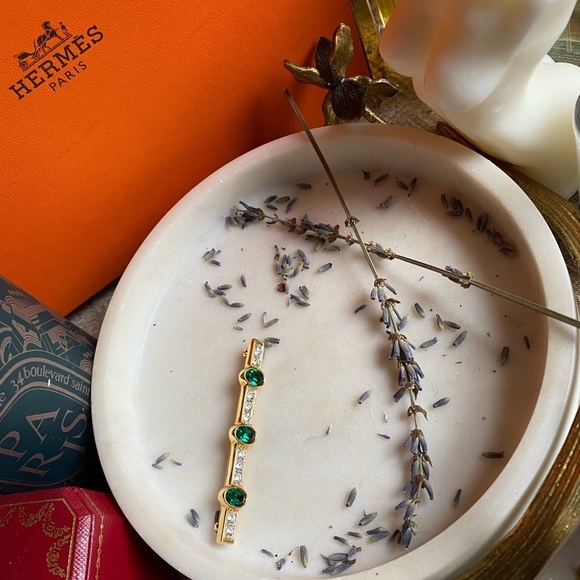 Swarovski S.A.L bar gold tone pin with green and white crystals - Picture 13 of 15